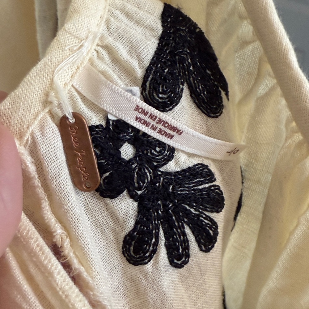 Free people Fiona boho 🌹
Embroidered Cream and Black Women's Top - Picture 13 of 13